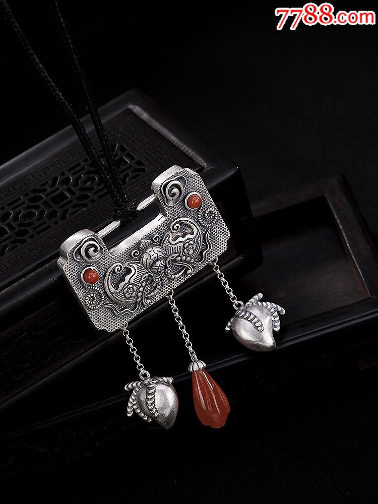 超好看一款吊坠925纯银雕刻蝙蝠图案