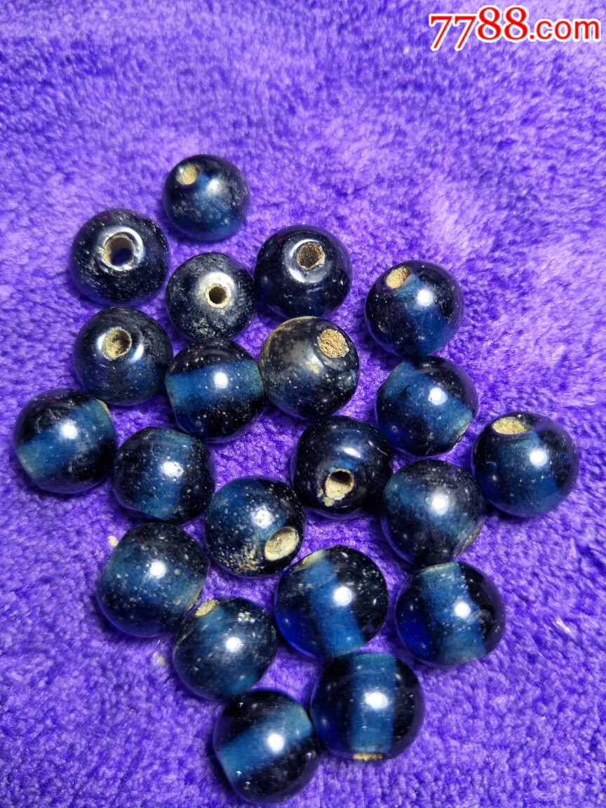 下乡收的一些民国蓝色琉璃珠
