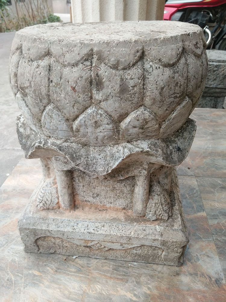 老青石莲花纹高浮雕石凳子