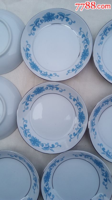 唐山白玉瓷厂瓷盘.直径10.6厘米.品相如图.没有使用过.