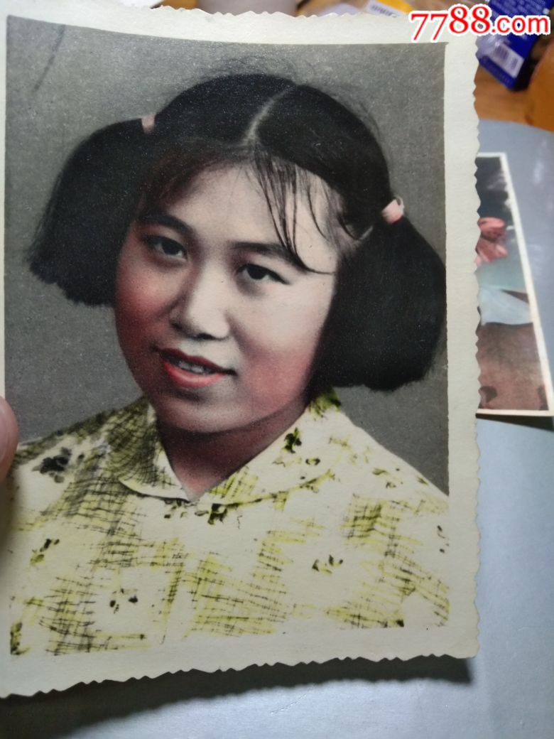 50年代学生大姑娘彩色照片3张