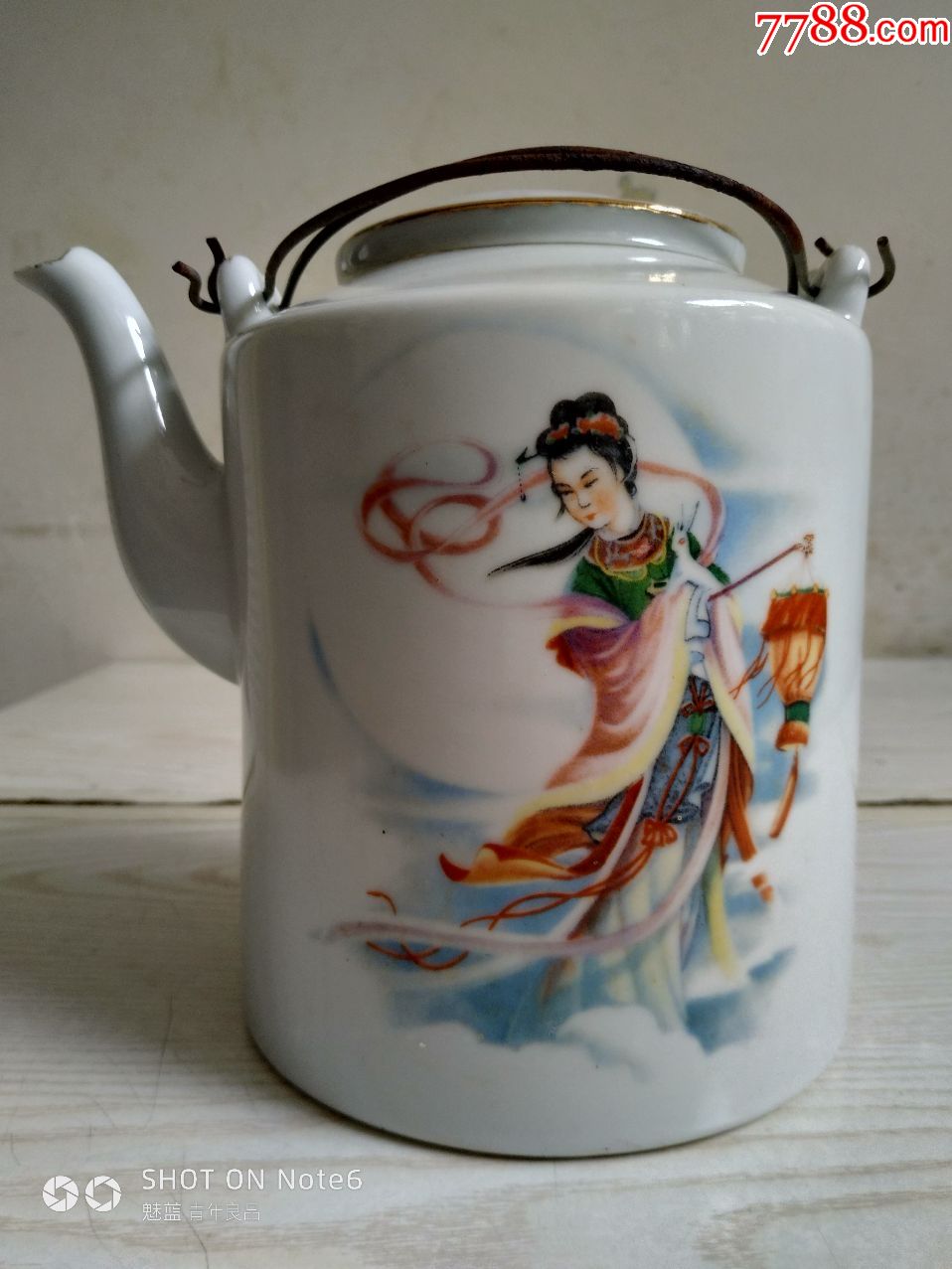 云南永胜一级精美仕女人物大瓷壶