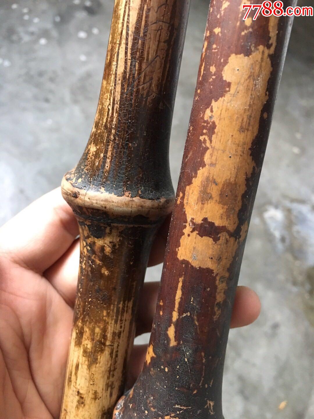 老竹拐杖两根,长88厘米左右.