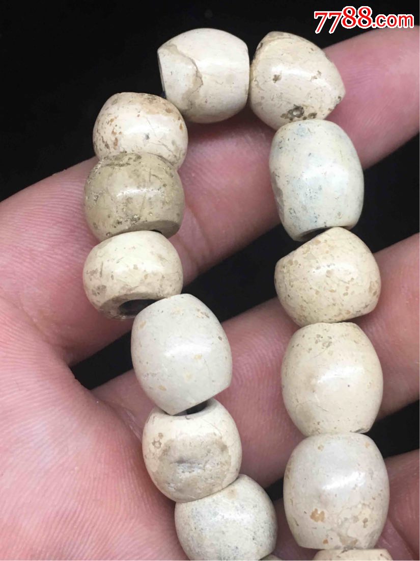 夏家店时期鸡骨白珠子