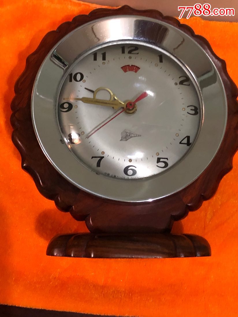 文革时期海南黄花梨壳火车头牌闹钟