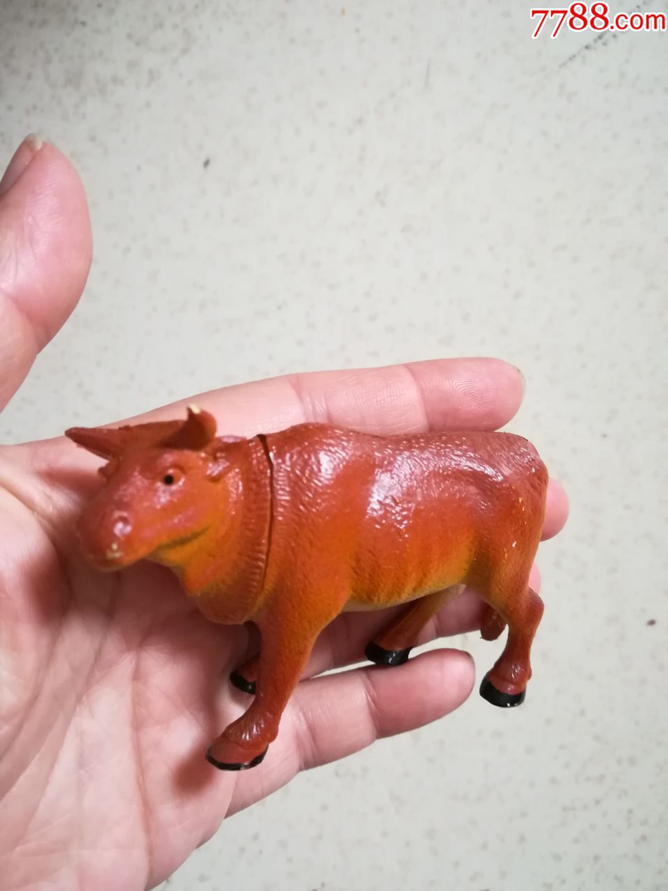 大黄牛塑料玩具