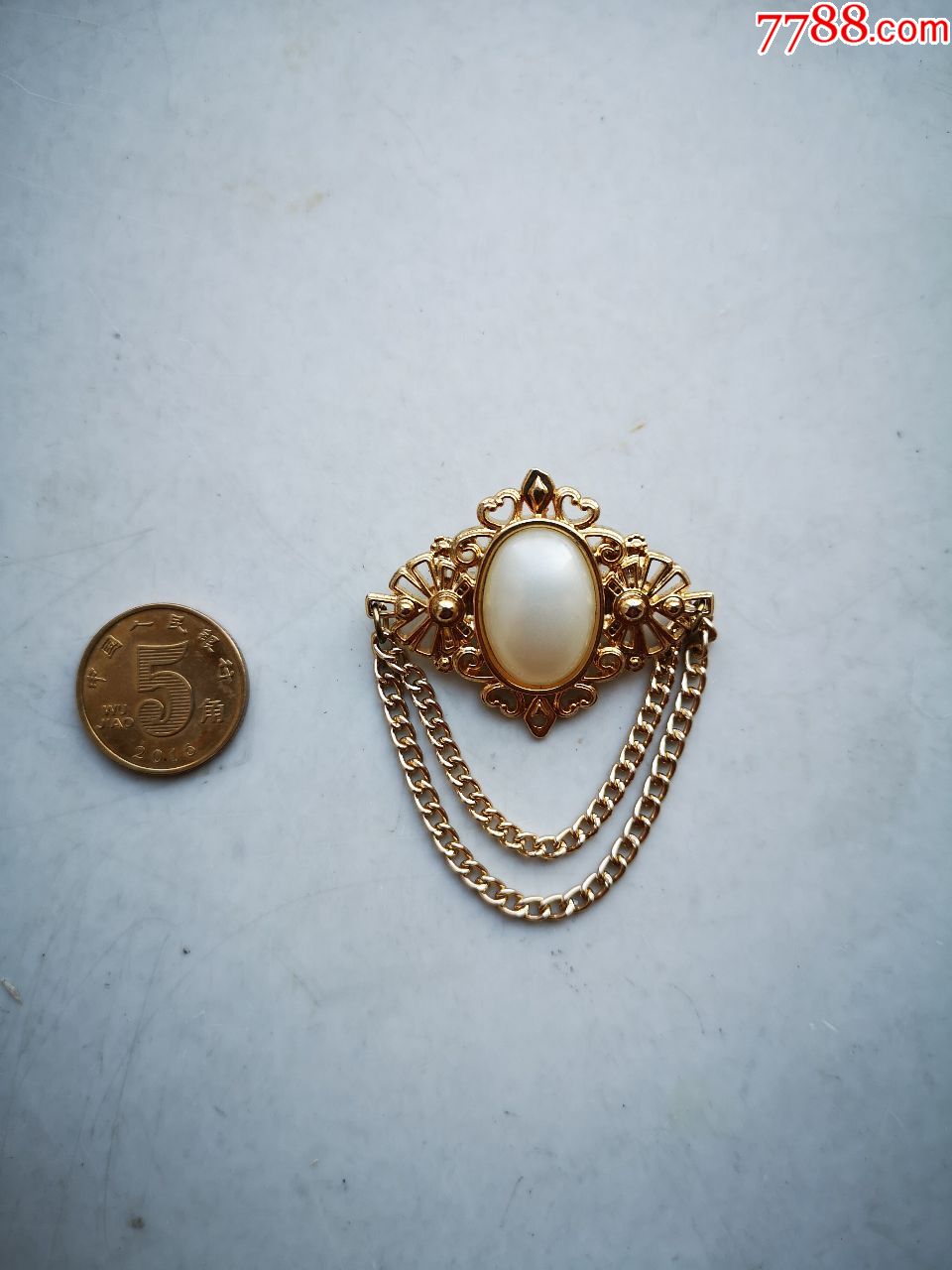 外国金属镶嵌胸针