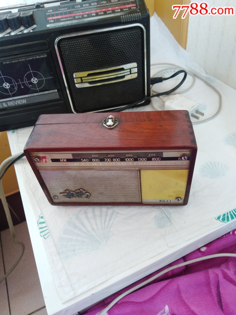 黄花梨盒子收音机