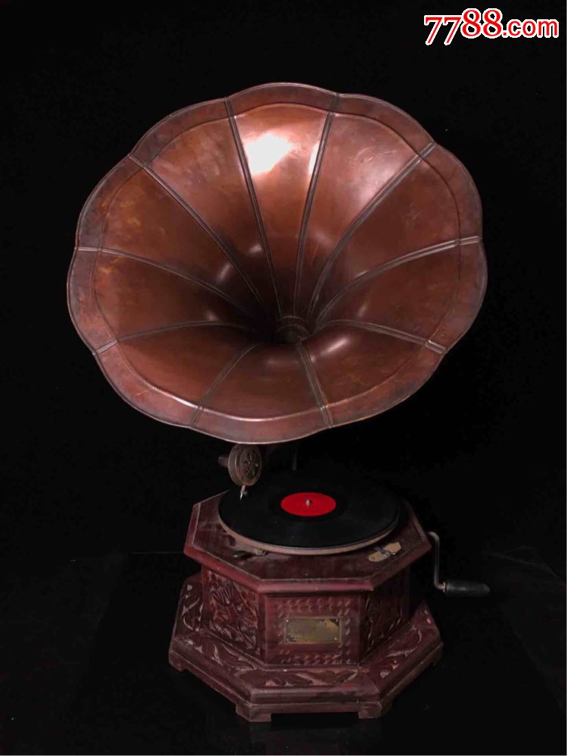 老留声机,宽36厘米,高75厘米,重5.47公斤