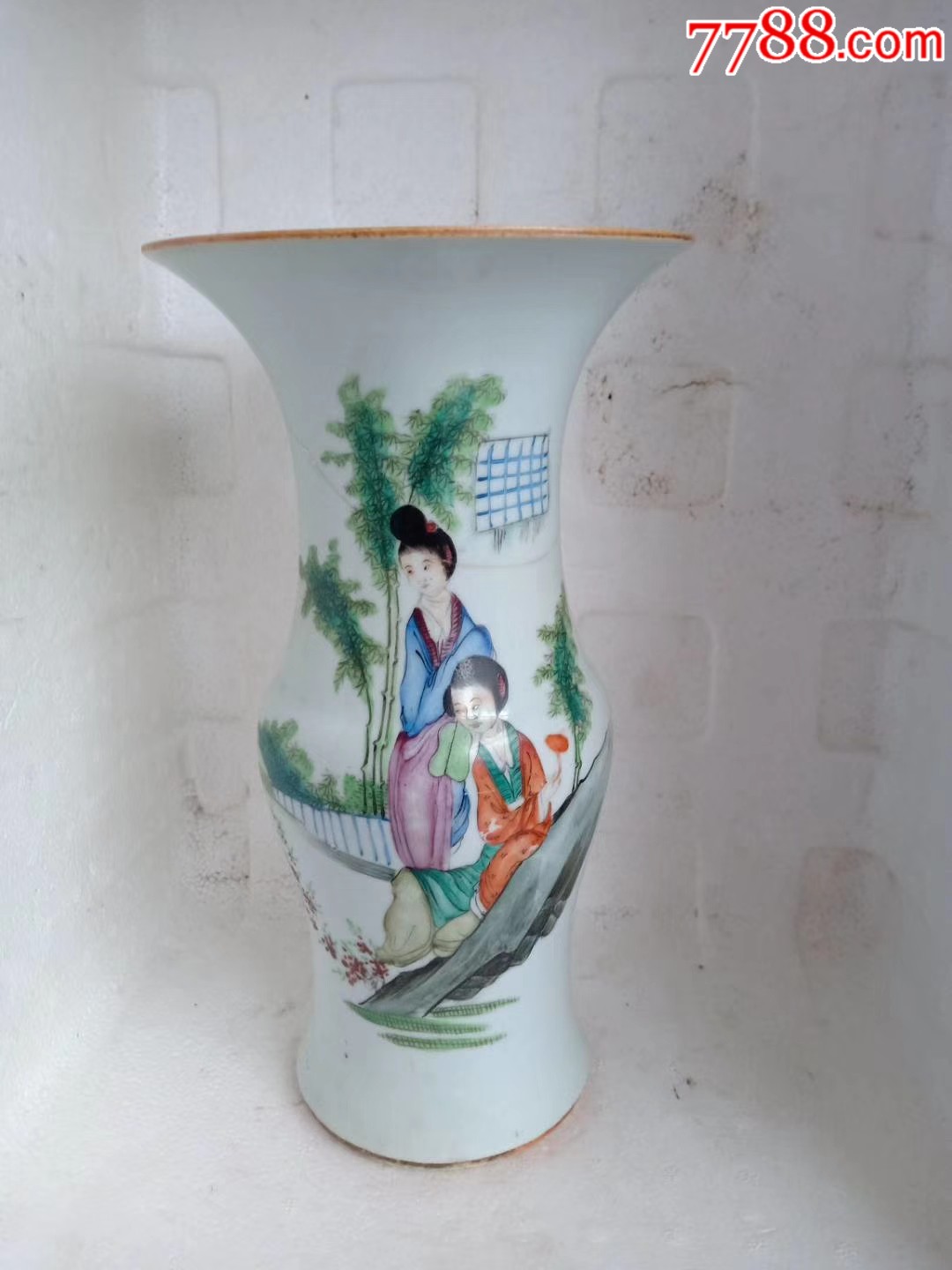 民国名家桐华居作品粉彩人物花觚有破裂如图包老保真