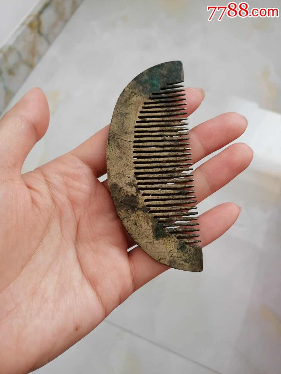 漂亮的铜梳子