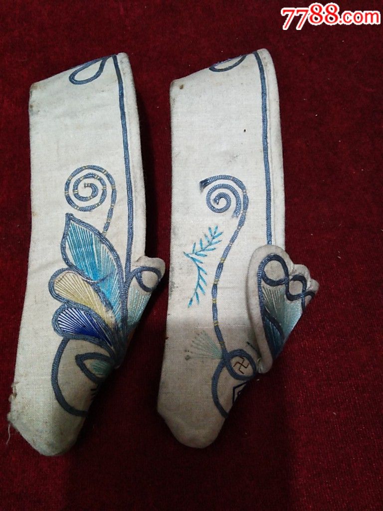 清代小脚女人三寸金莲绣花孝鞋一双未完工鞋底还没做
