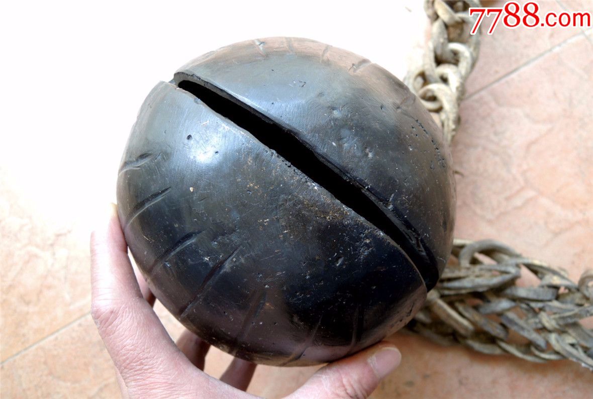 马帮收藏191001边疆早期带皮挂超巨厚料响亮錾纹全铜大铃铛29kg