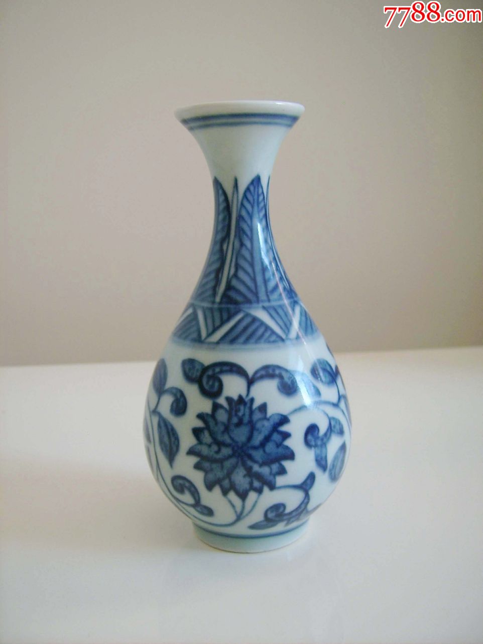 清三代青花缠枝莲玉春壶瓶