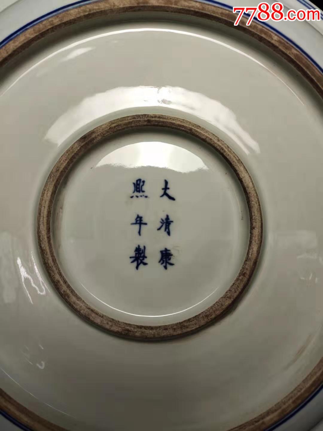 大清康熙年制,手绘青花缠枝花卉赏盘.