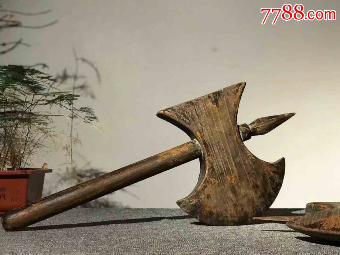 清代楠木大板斧一对,全品做工精致包浆浑厚.