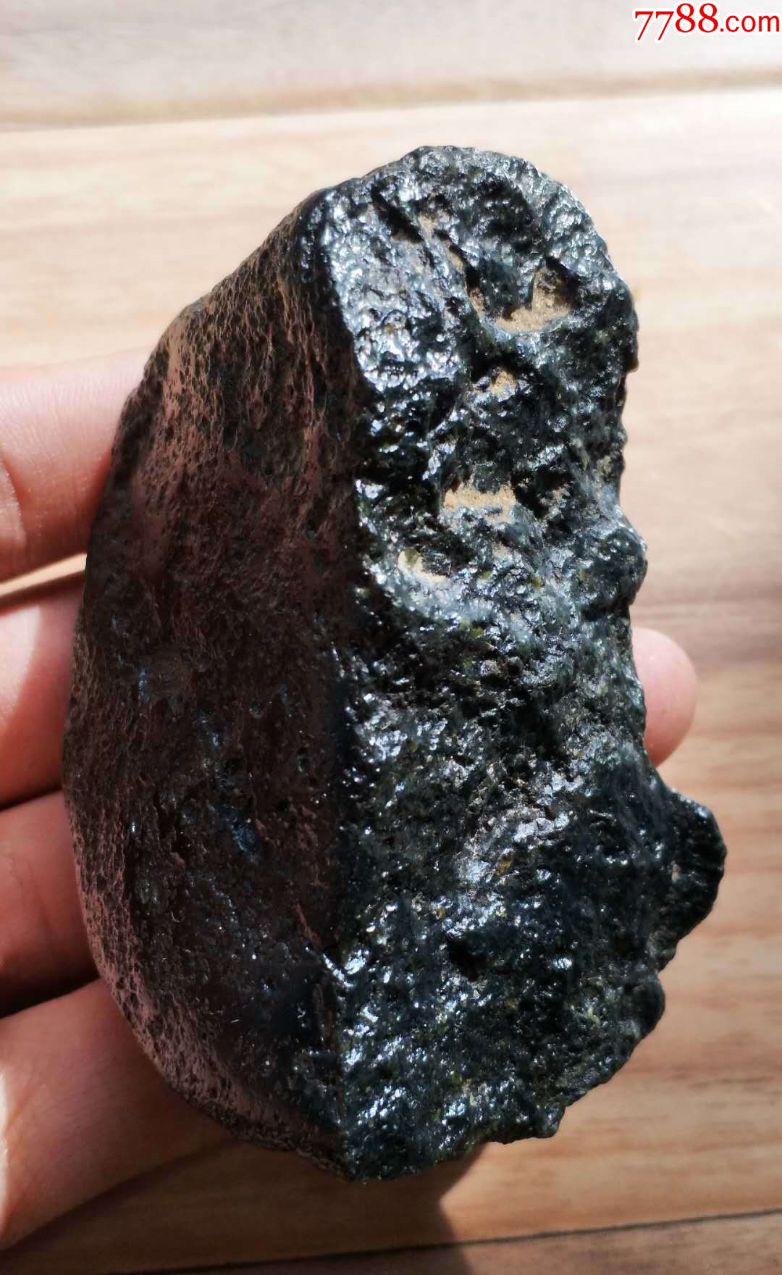3217和田玉黑青戈壁料籽料原石215.6克