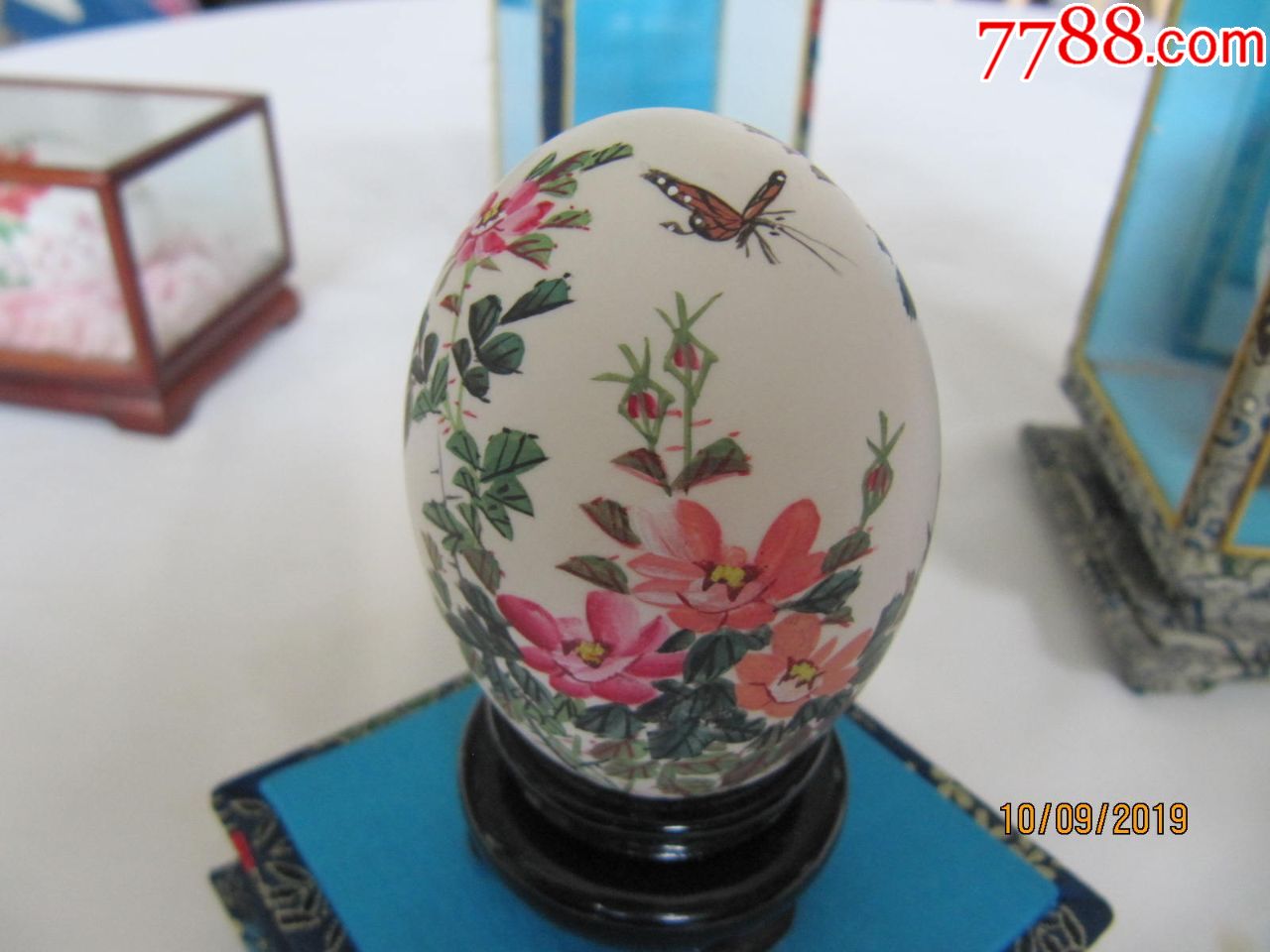 0浏览量:备注:非常漂亮的出口创汇时期(70-80年代)手工彩绘花鸟蛋壳画