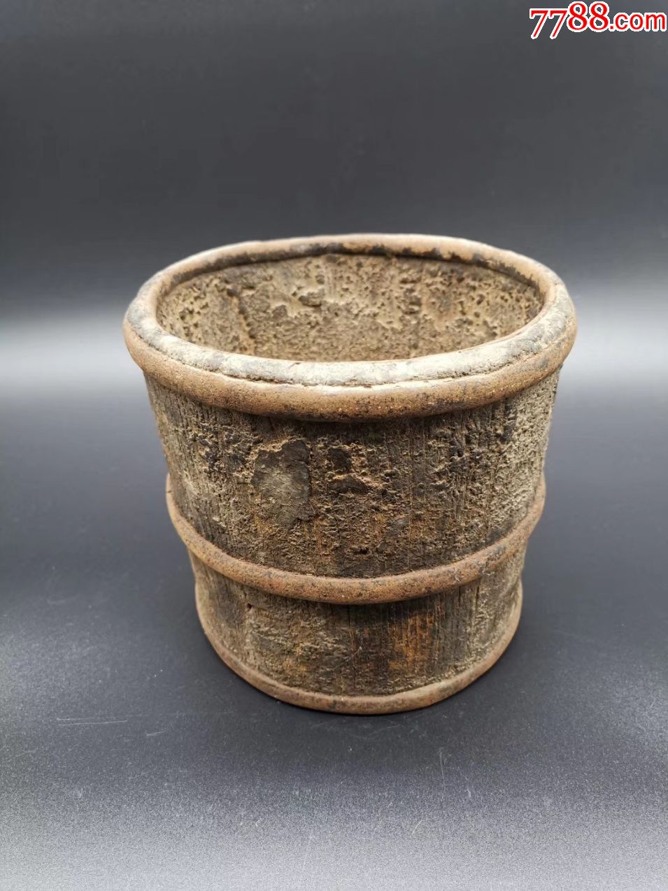 明代铁箍大漆木笔筒