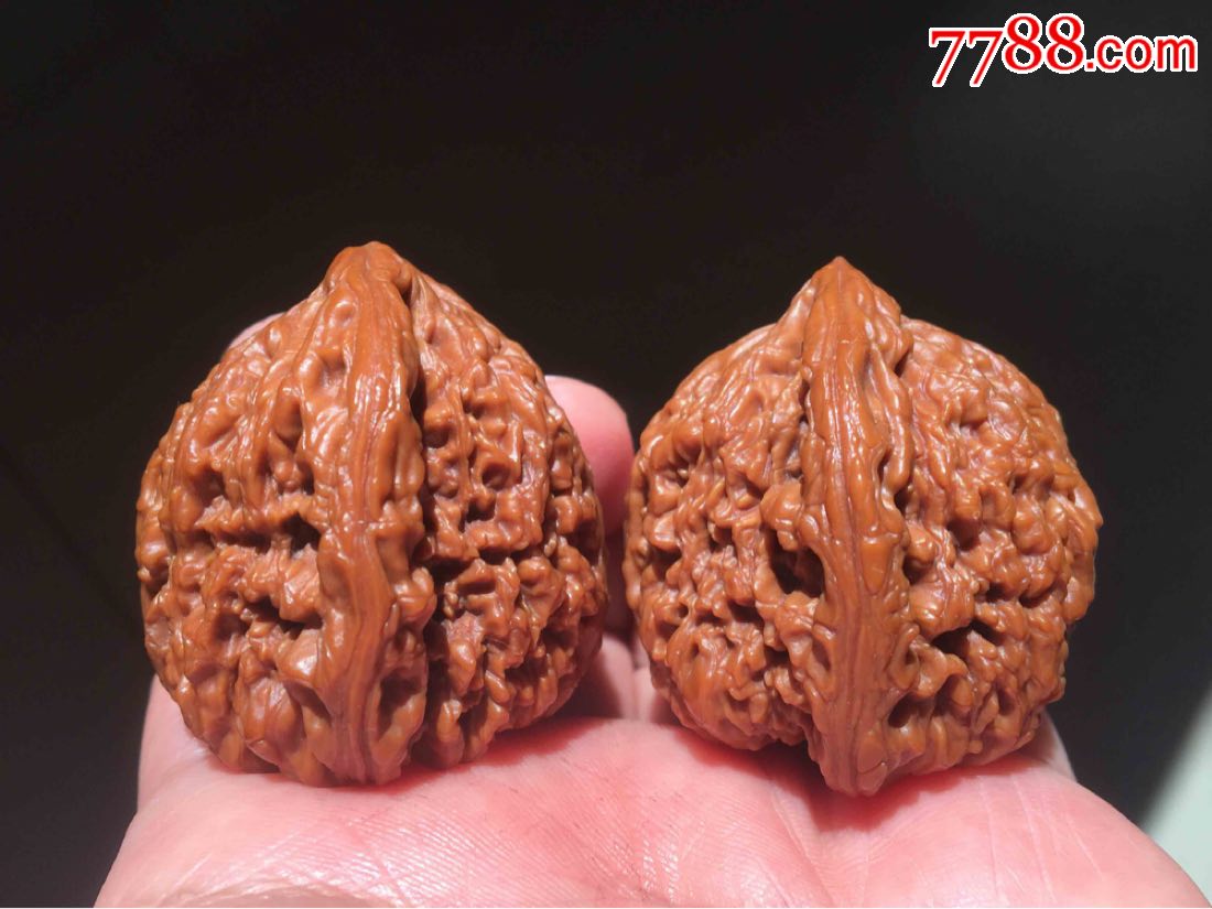 文玩核桃南疆石狮子头盘了四年已经包浆