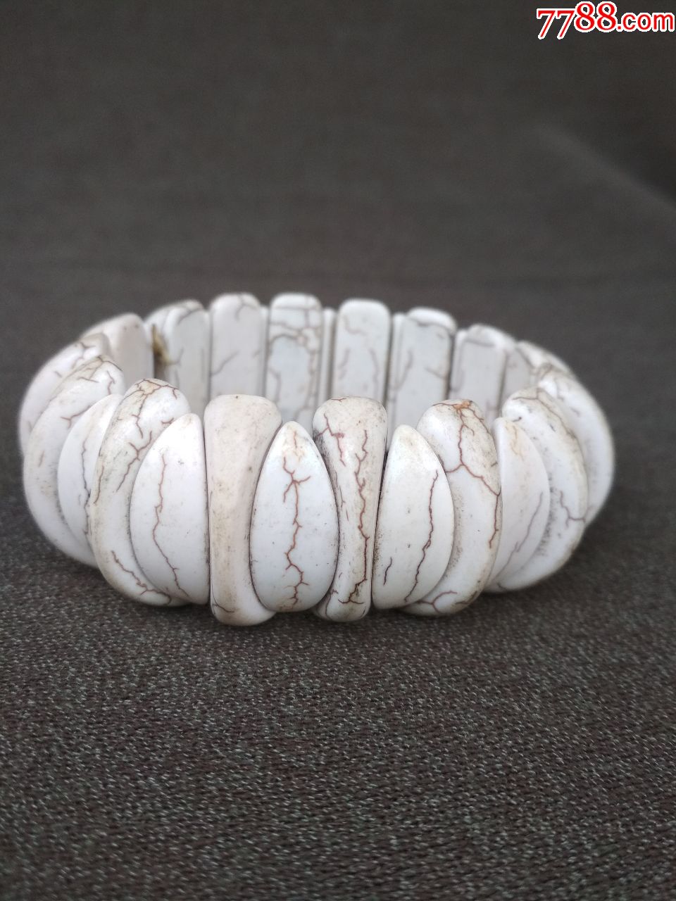 白松石手链一条