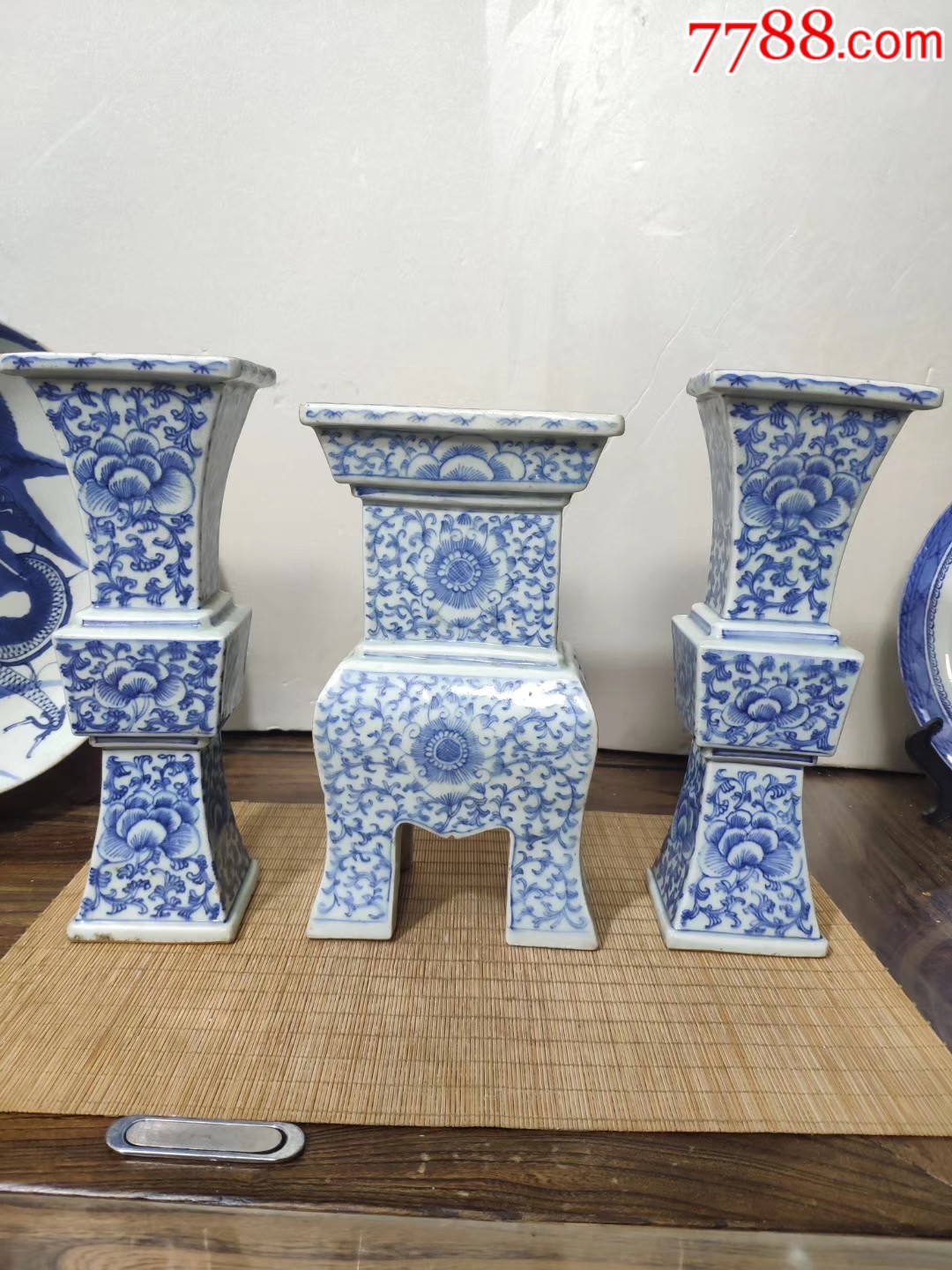 清中期青花缠枝莲五供