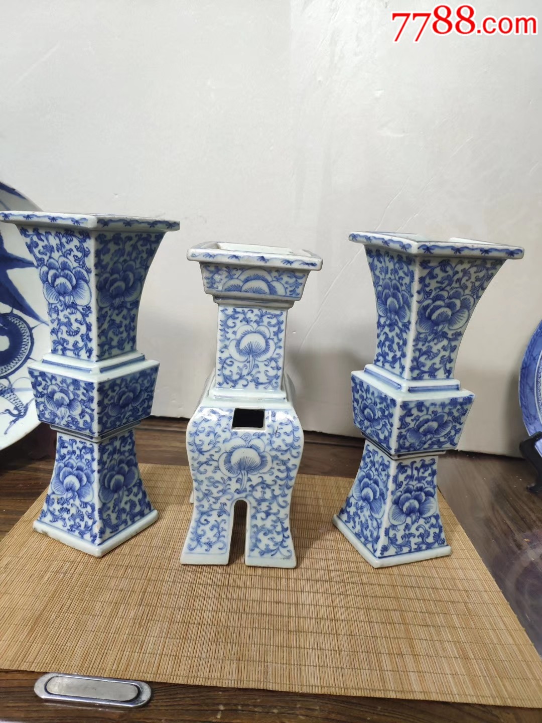 清中期青花缠枝莲五供