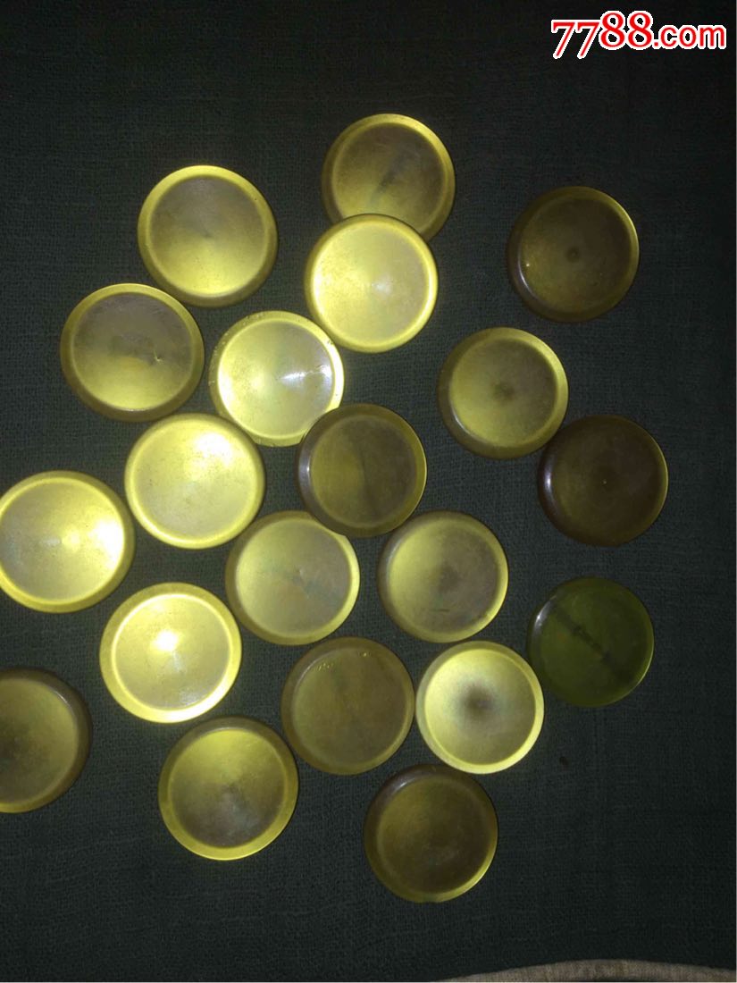 7080年代供销社库存老物件有机玻璃纽扣浅黄色