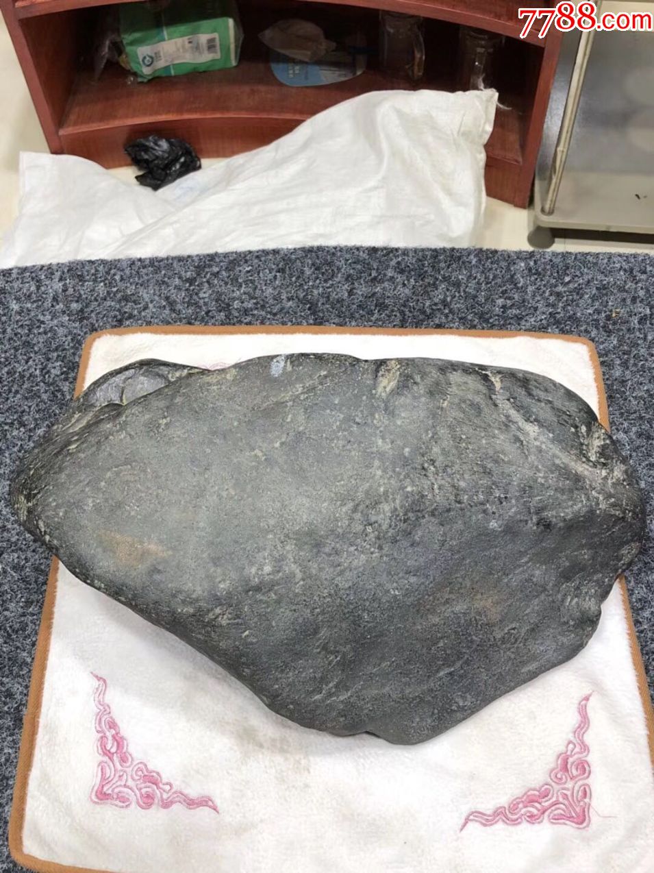 缅甸翡翠手镯料莫湾基场口黑乌沙场口老沙皮20.7kg