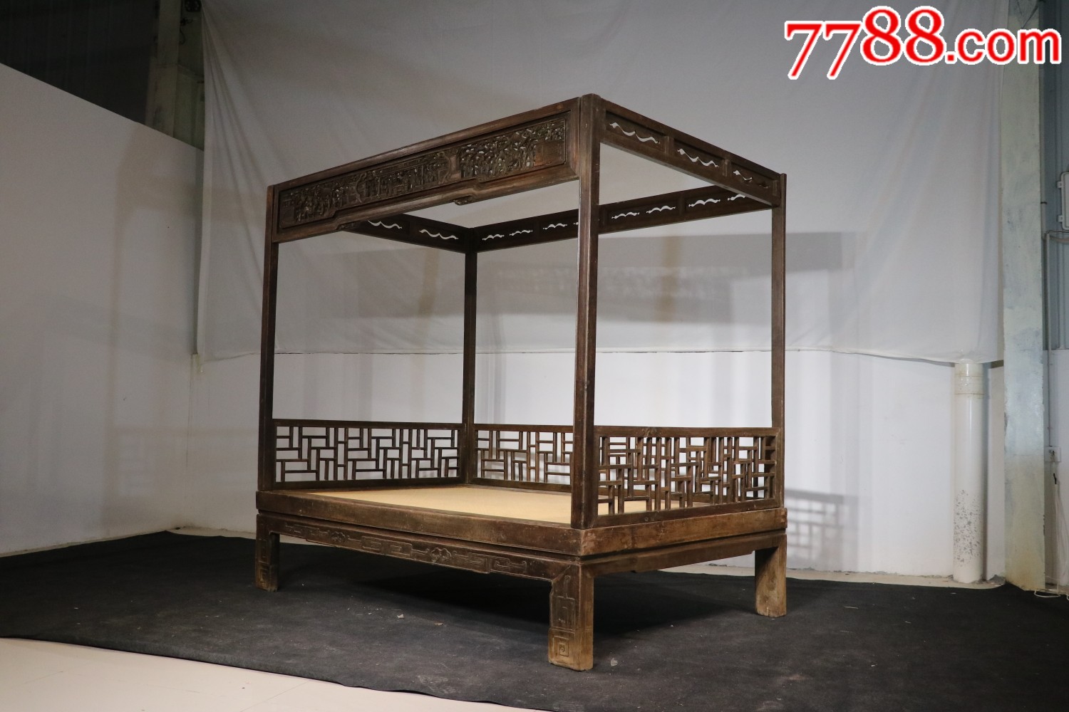 清代金丝楠木架子床