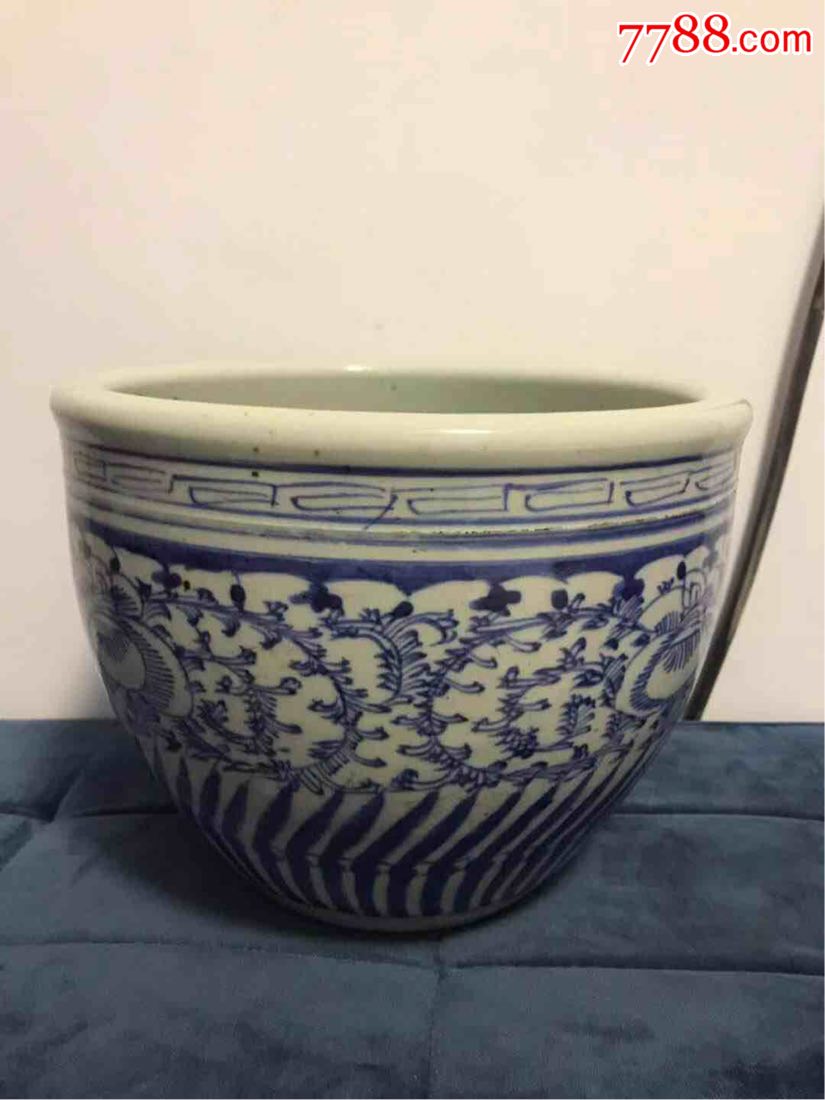 嘉道青花缠枝莲卷缸