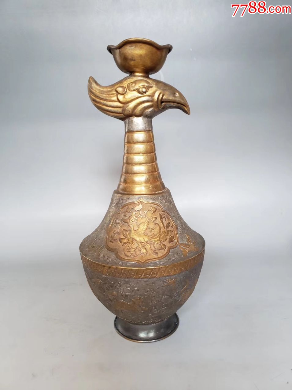 首页 零售 金器/金饰 >> 辽代铜鎏银鎏金凤头瓶,金器/金饰