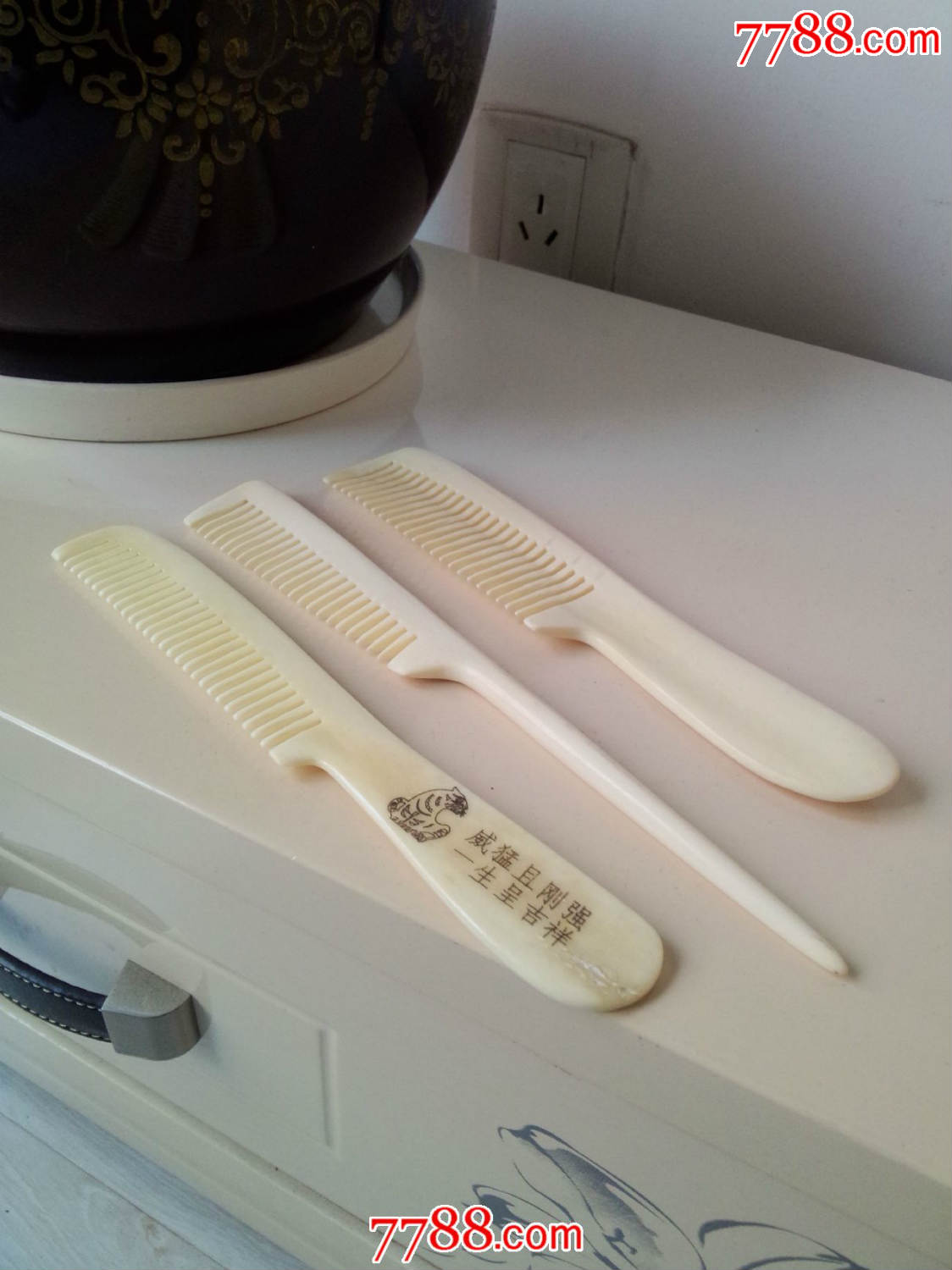 七八十年代出口创汇库存全新鱼骨梳子三枚同售