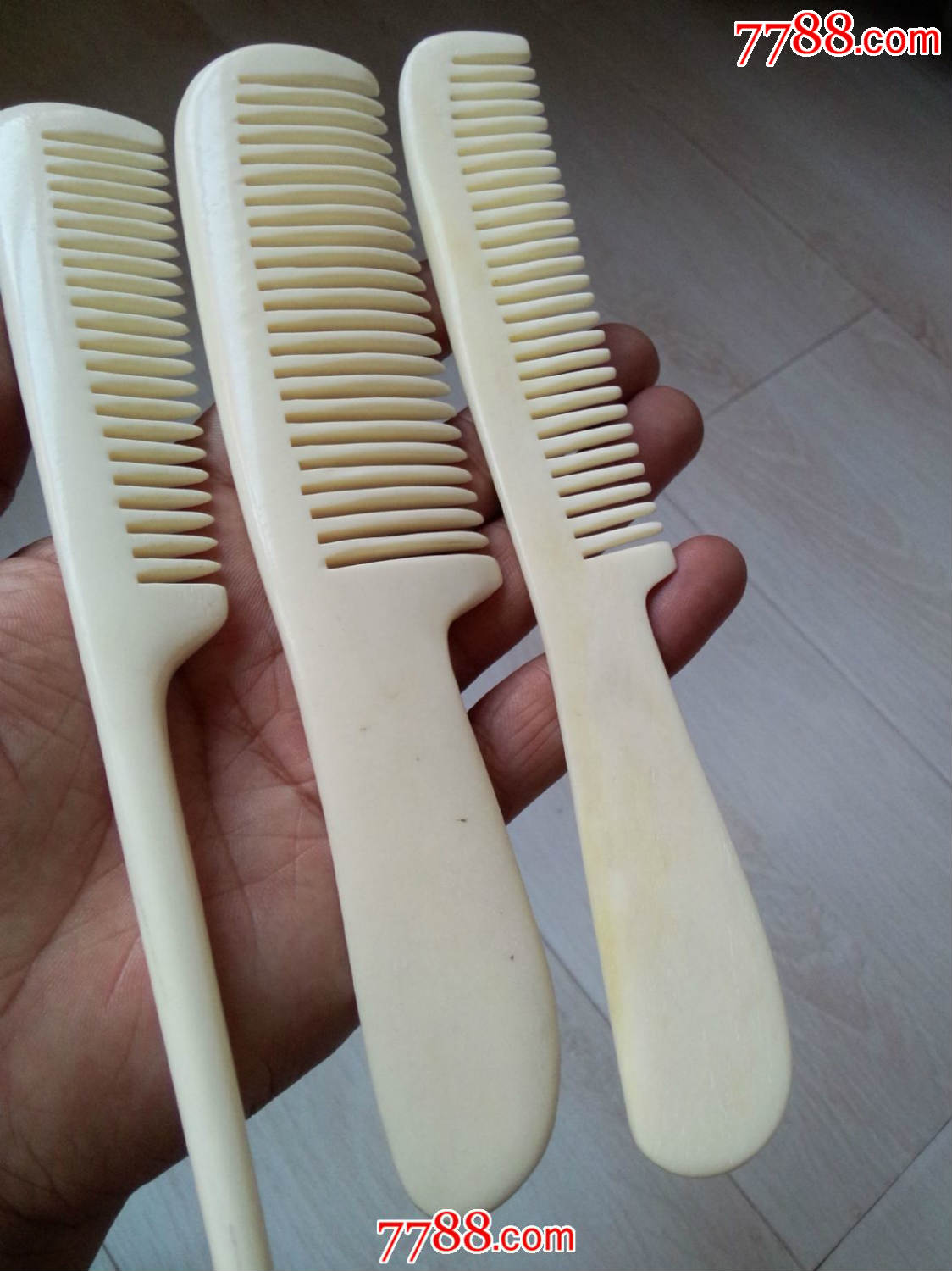 七八十年代出口创汇库存全新鱼骨梳子三枚同售