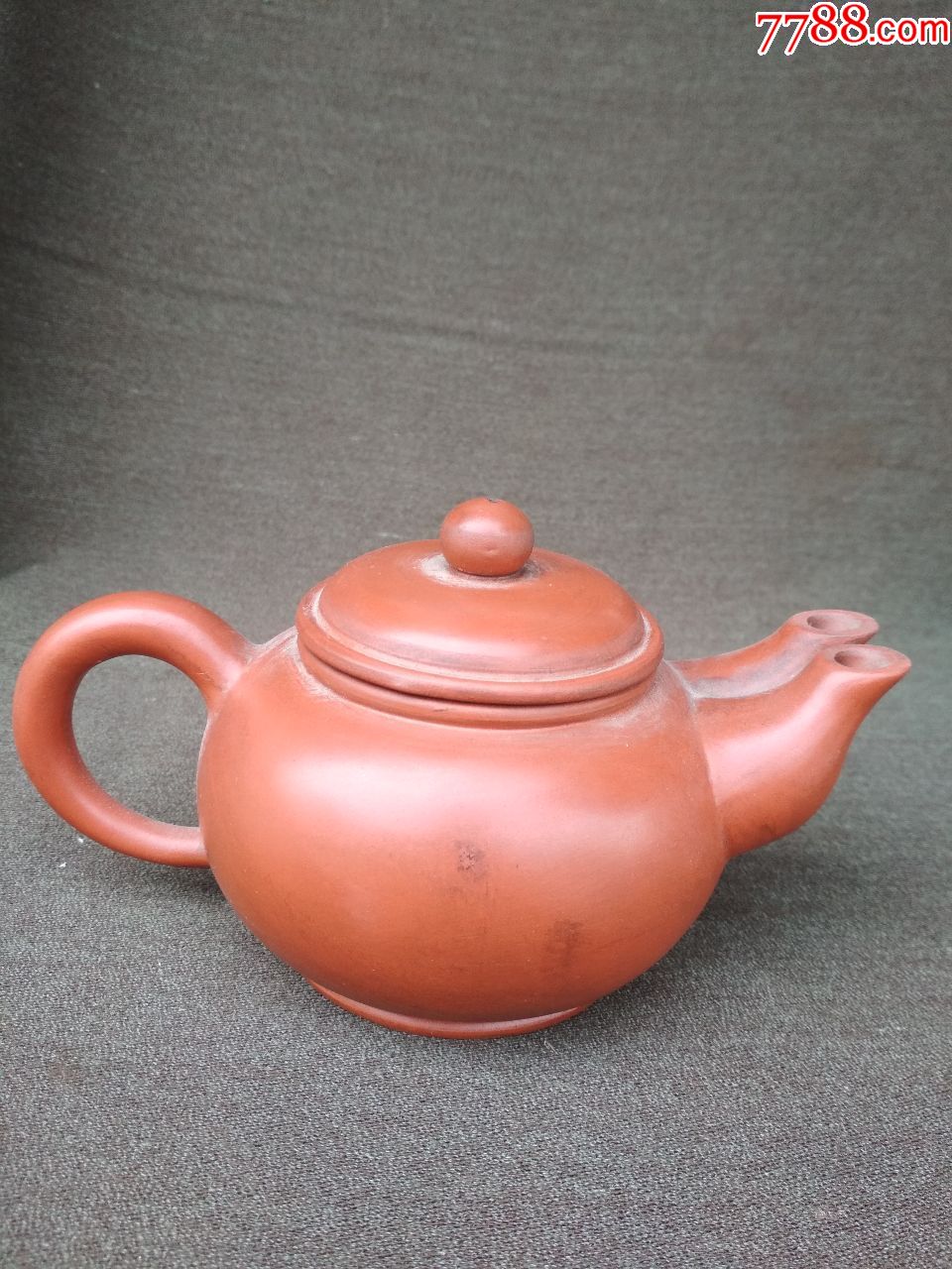 双嘴紫砂壶一把