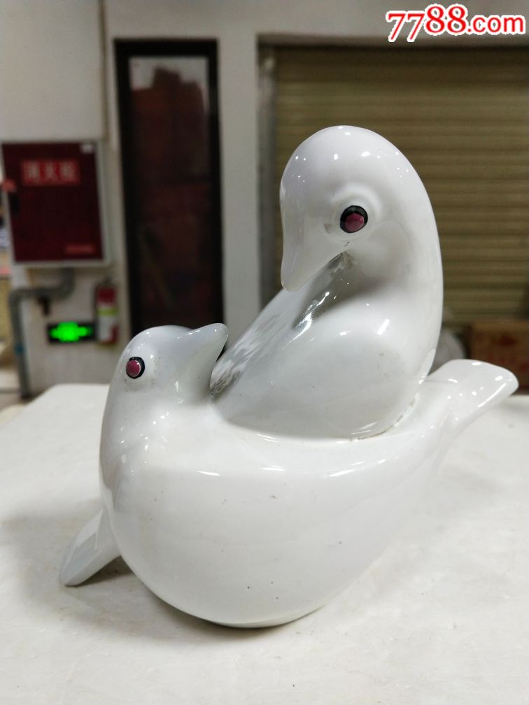 景德镇点睛瓷鸽子