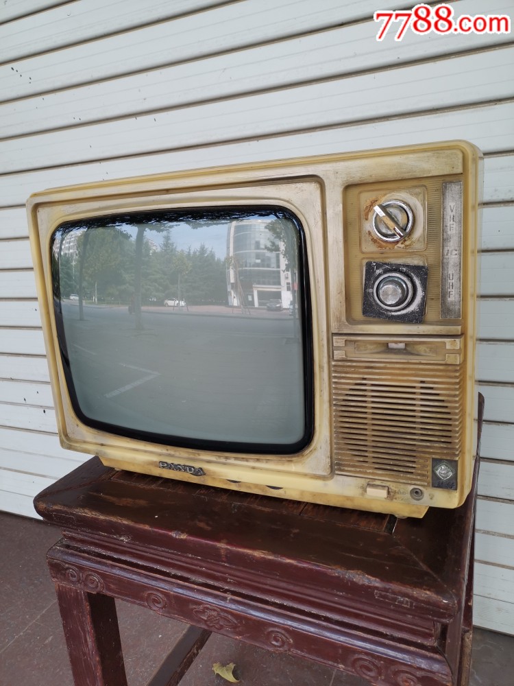 能正常使用的熊猫牌14英寸黑白电视机