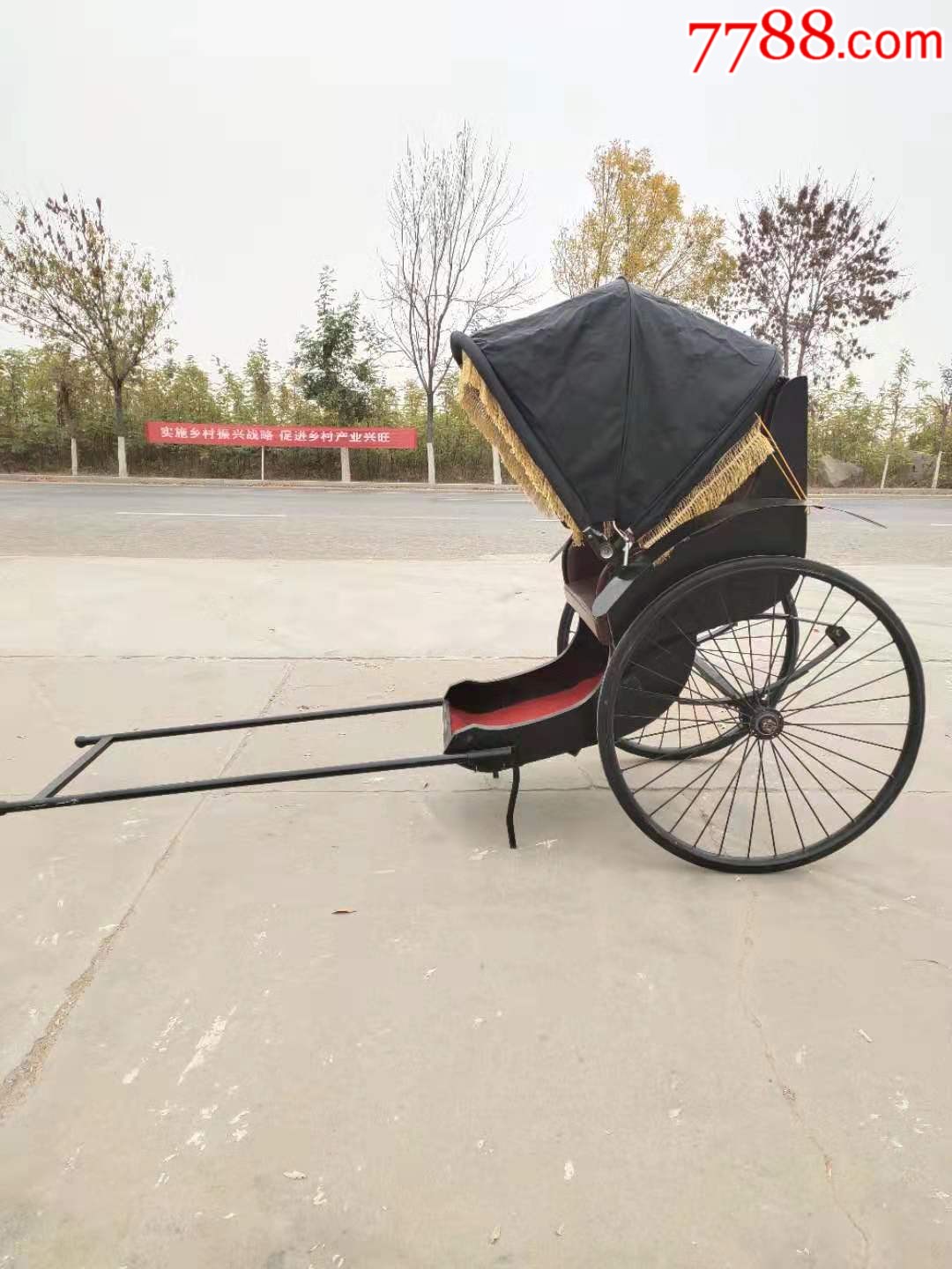 民国时期黄包车,又名人力车.行走轻便,正常使用