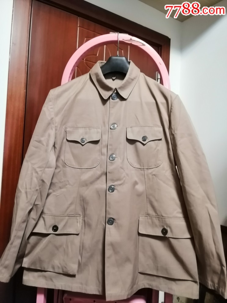 迪卡卡其色中山装,这个地方已经不叫县了