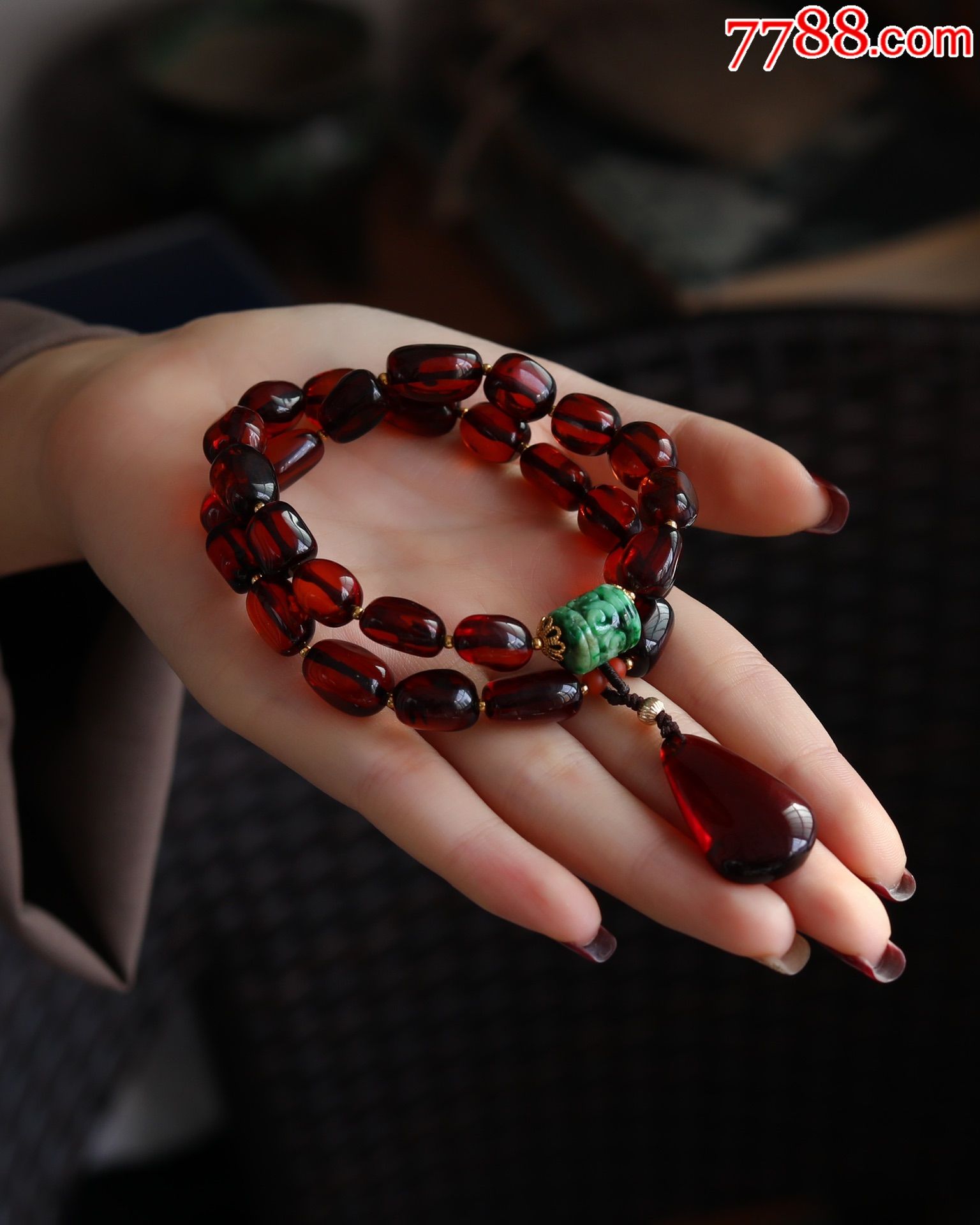 非常精致的一款天然血珀手链