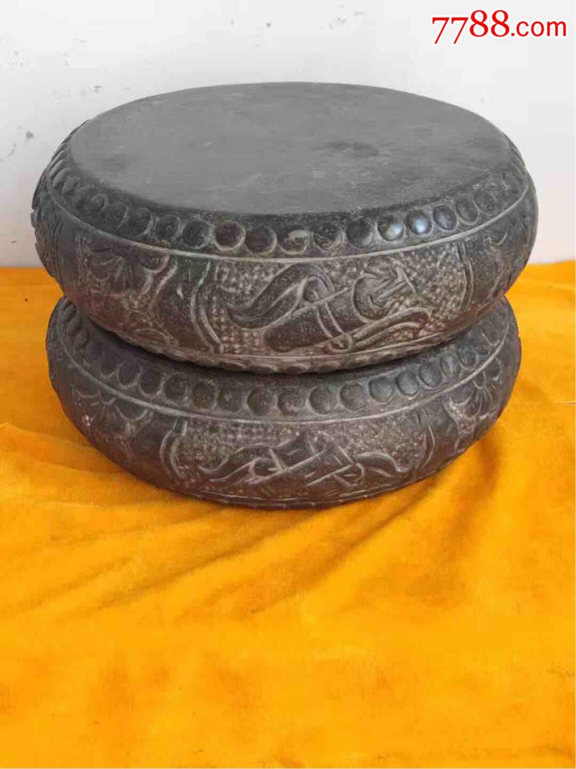 民国时期青石鼓一对,满工高浮雕工暗八仙图案,品像包浆一流