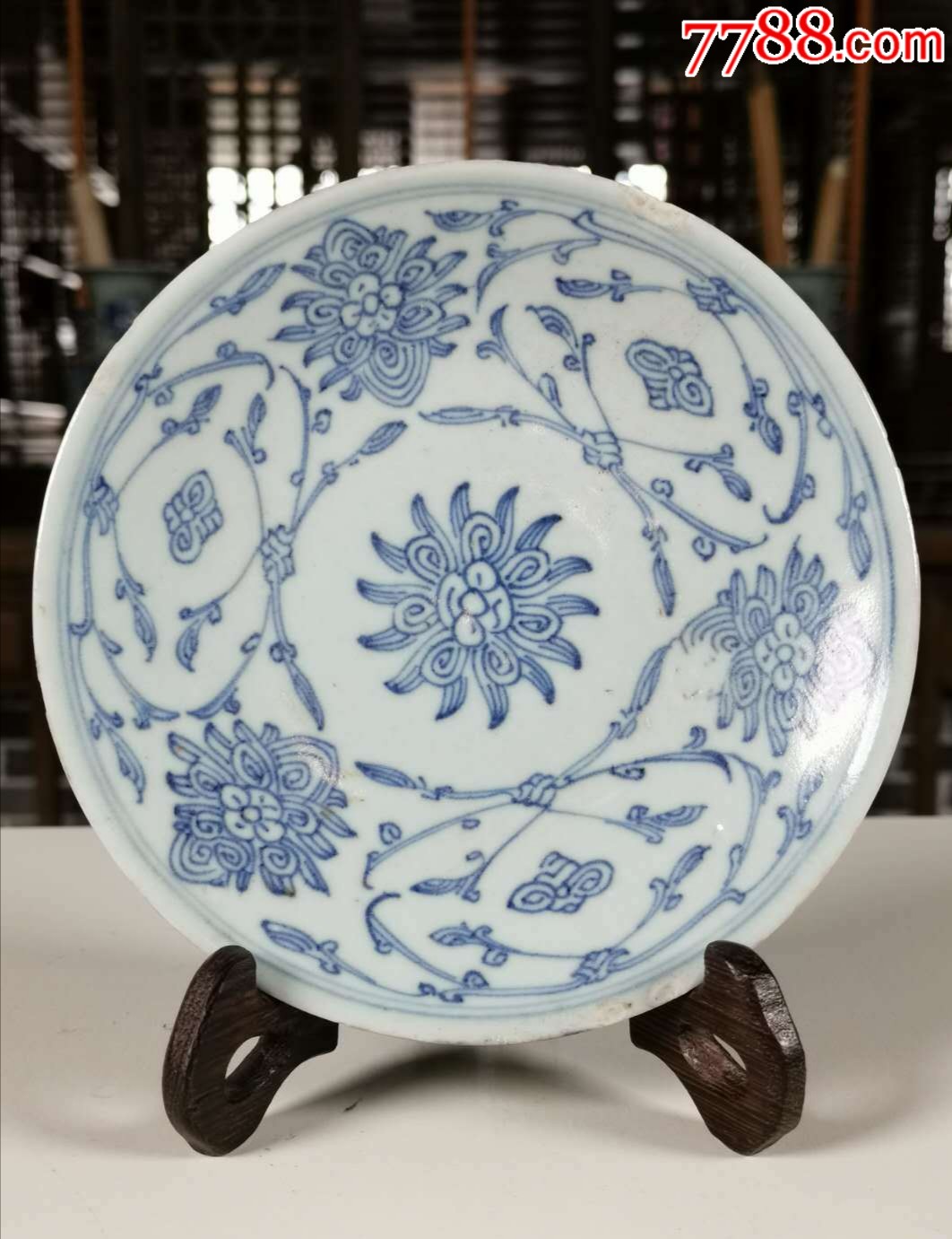 清青花连枝纹盘