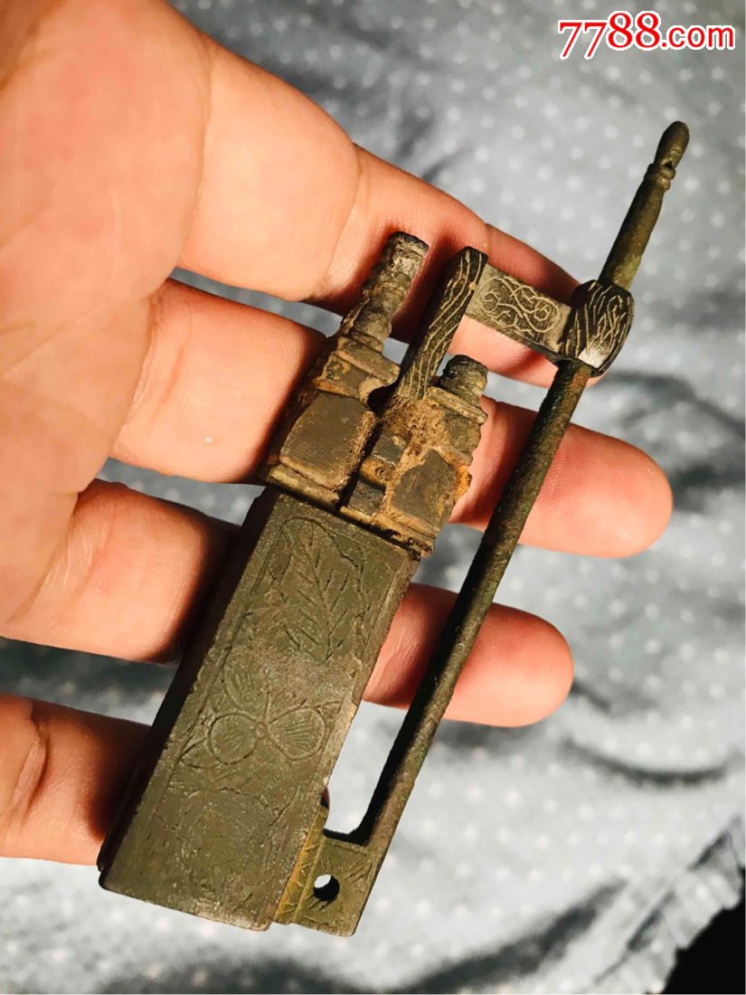 漂亮的青铜锁