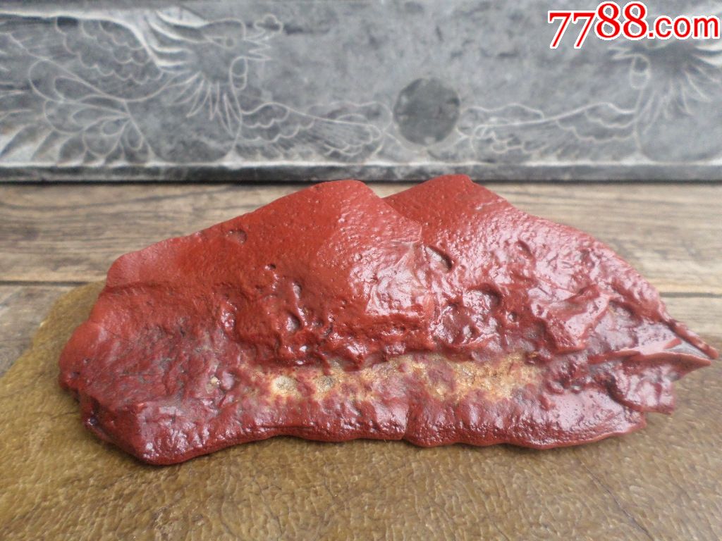 戈壁滩红色的石头图片