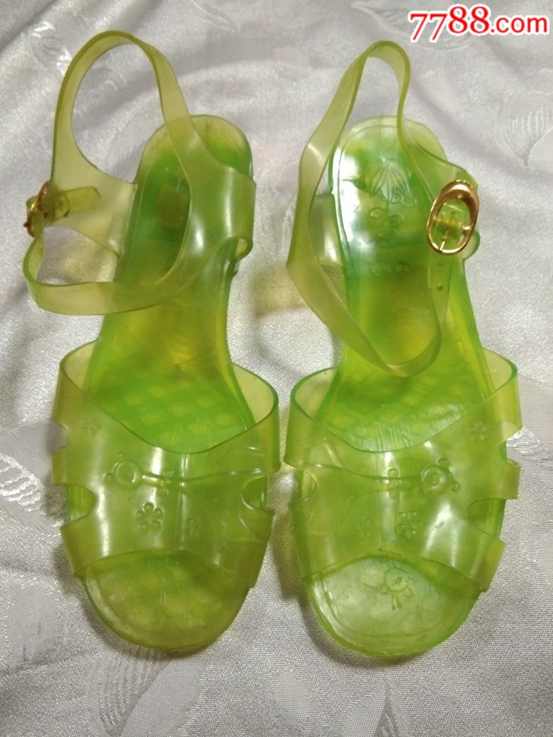 七十年代女塑料凉鞋图图片