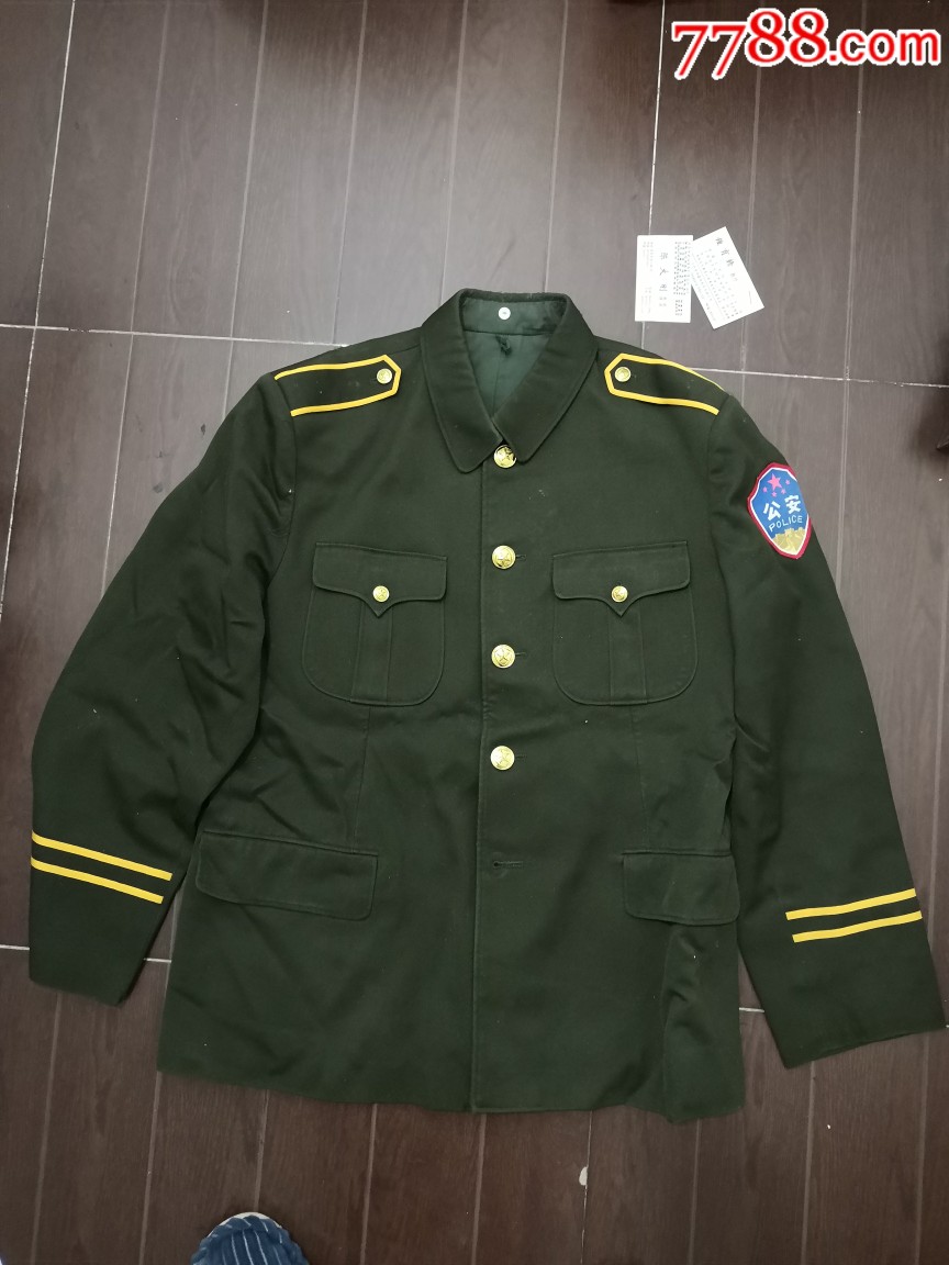 七件890年代的制服完整带毕章