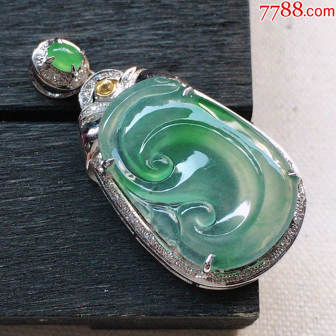 天然翡翠a货老坑高冰飘绿如意18k金伴钻吊坠水润起光精雕玉挂件