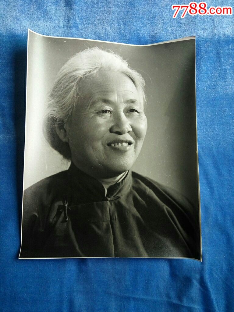 滚动鼠标滚轴,图片即可轻松放大,缩小更多"老照片