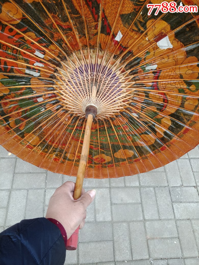 一把民国时期的老桐油纸雨伞