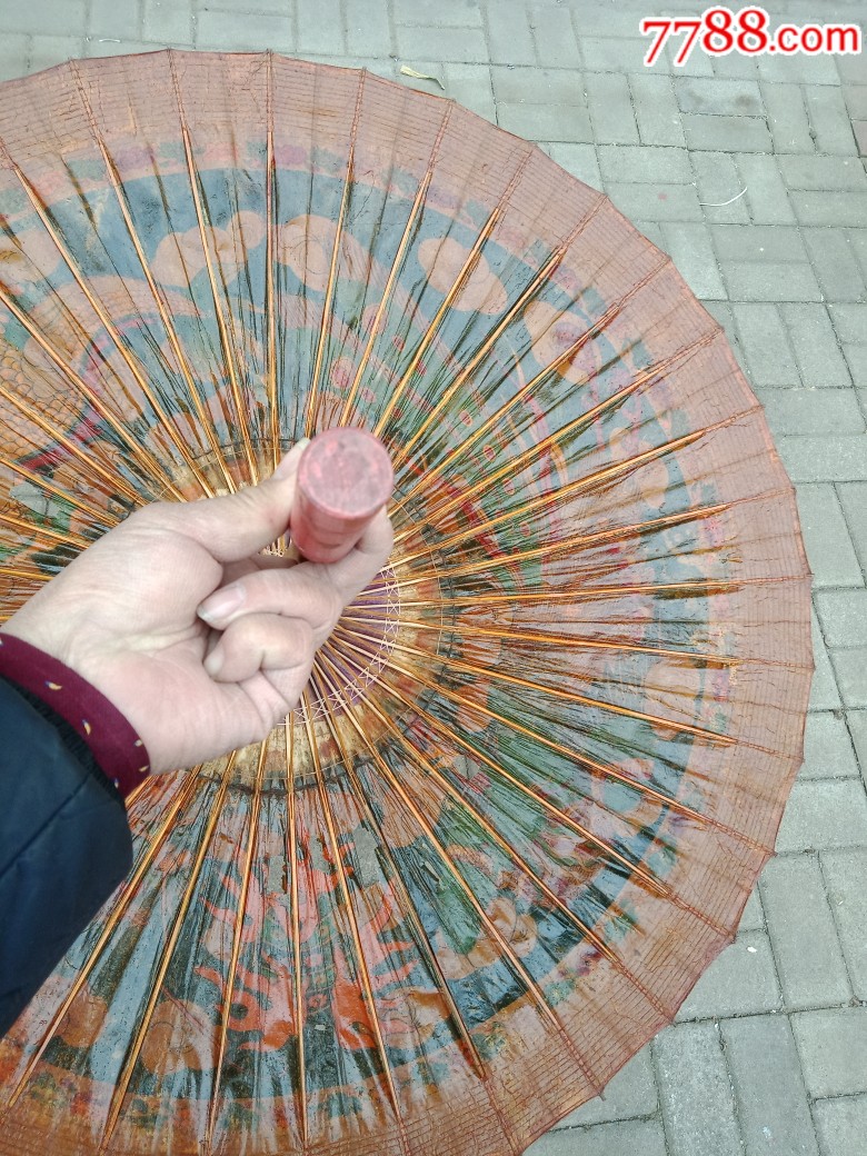 一把民国时期的老桐油纸雨伞